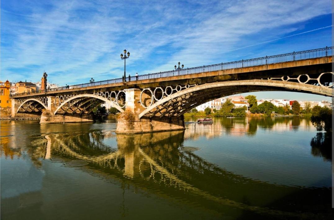 Апартаменты Loftriana Севилья Экстерьер фото